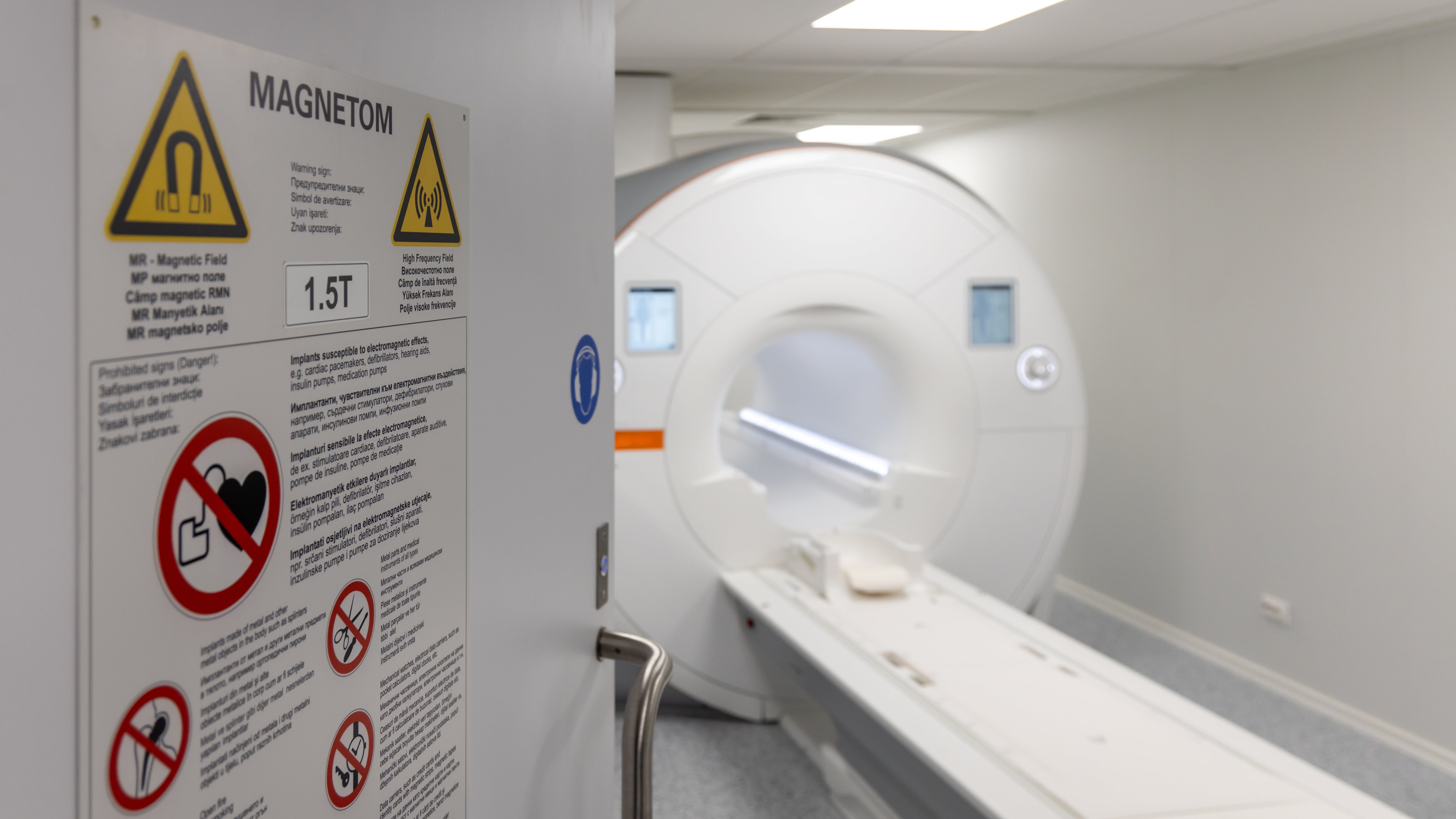 MRI necklace death Wife sues clinic after husband, wearing metal necklace, sucked into MRI and dies – WSB-TV Channel 2 - Atlanta