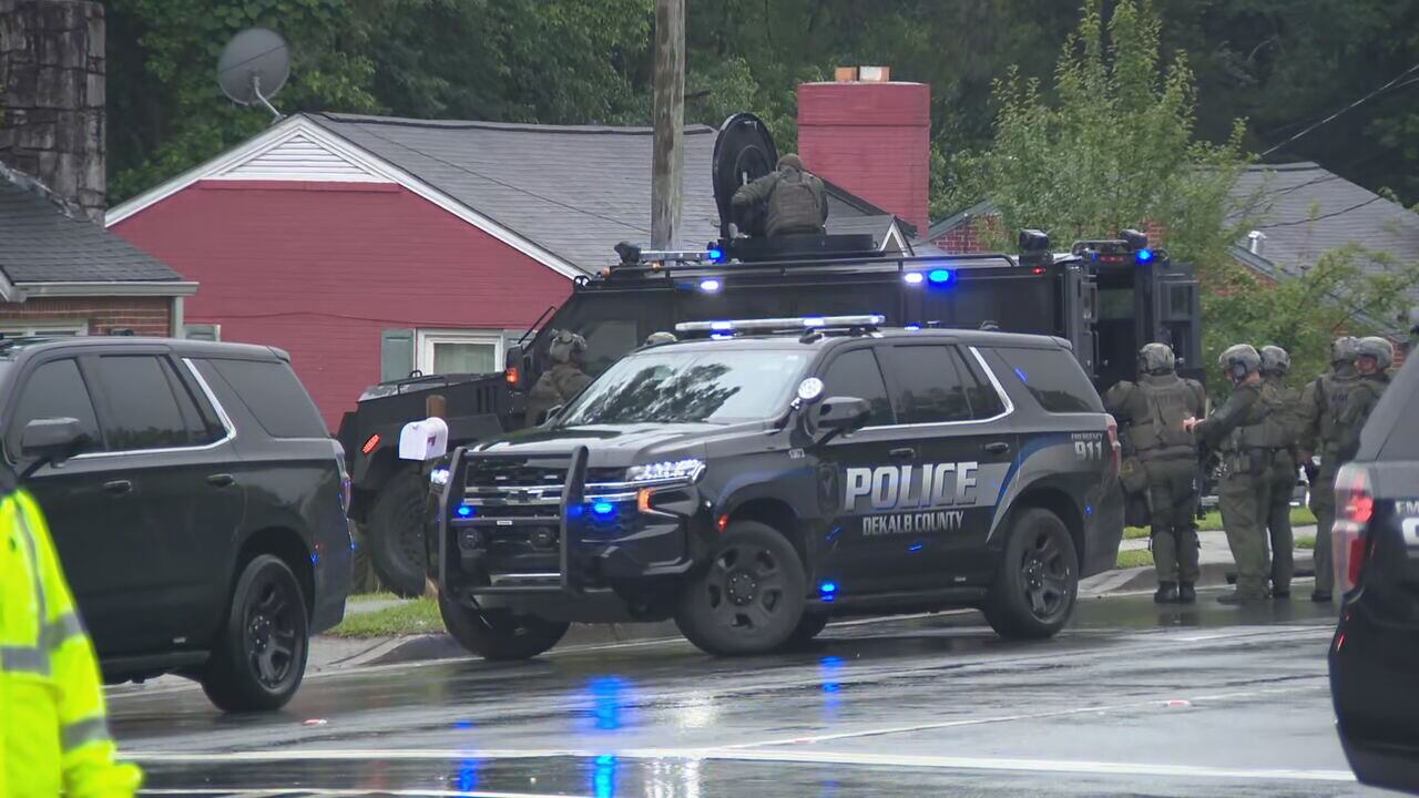 Report of person with box cutters draws large police response to